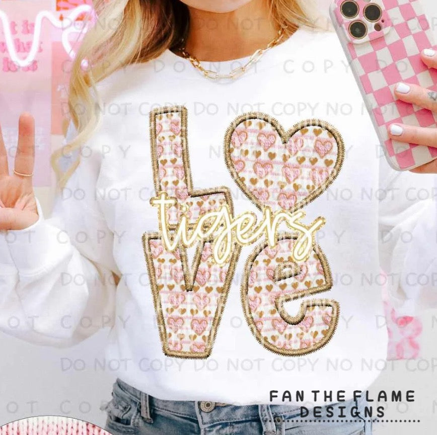Love Teams tee/sweatshirt