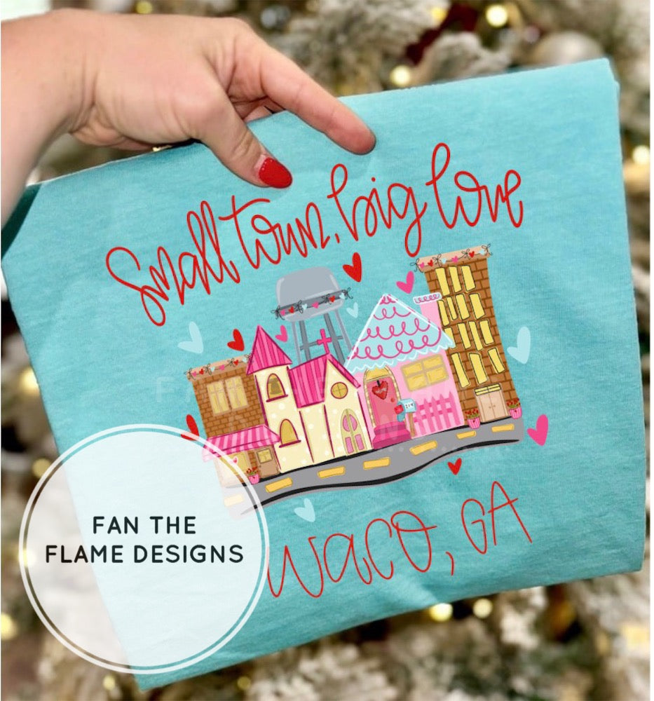 Small Town, Big Love Short/Long/Sweatshirt