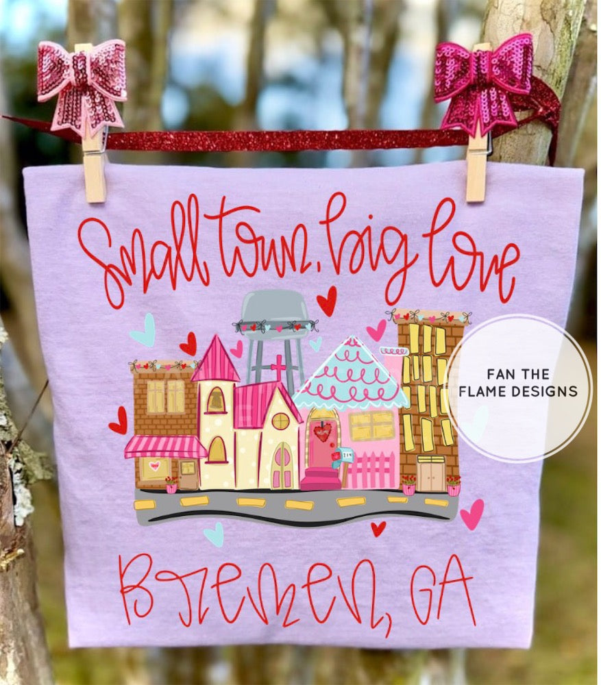 Small Town, Big Love Short/Long/Sweatshirt