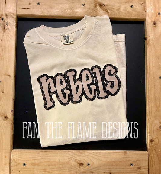 Rebels lightning bolt outline tee/sweatshirt