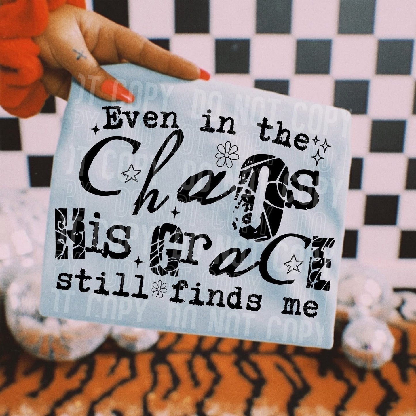 His grace still finds me Short Sleeve Tee