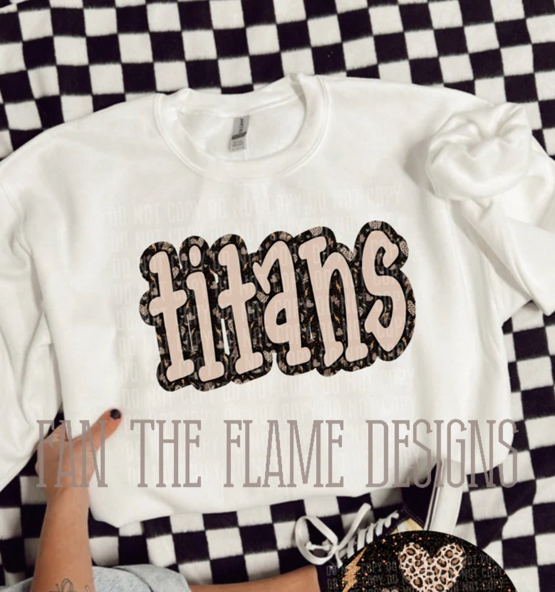 Titans lightning bolt outline tee/sweatshirt