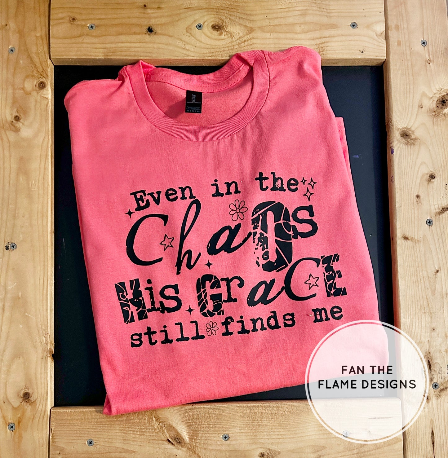 His grace still finds me Short Sleeve Tee