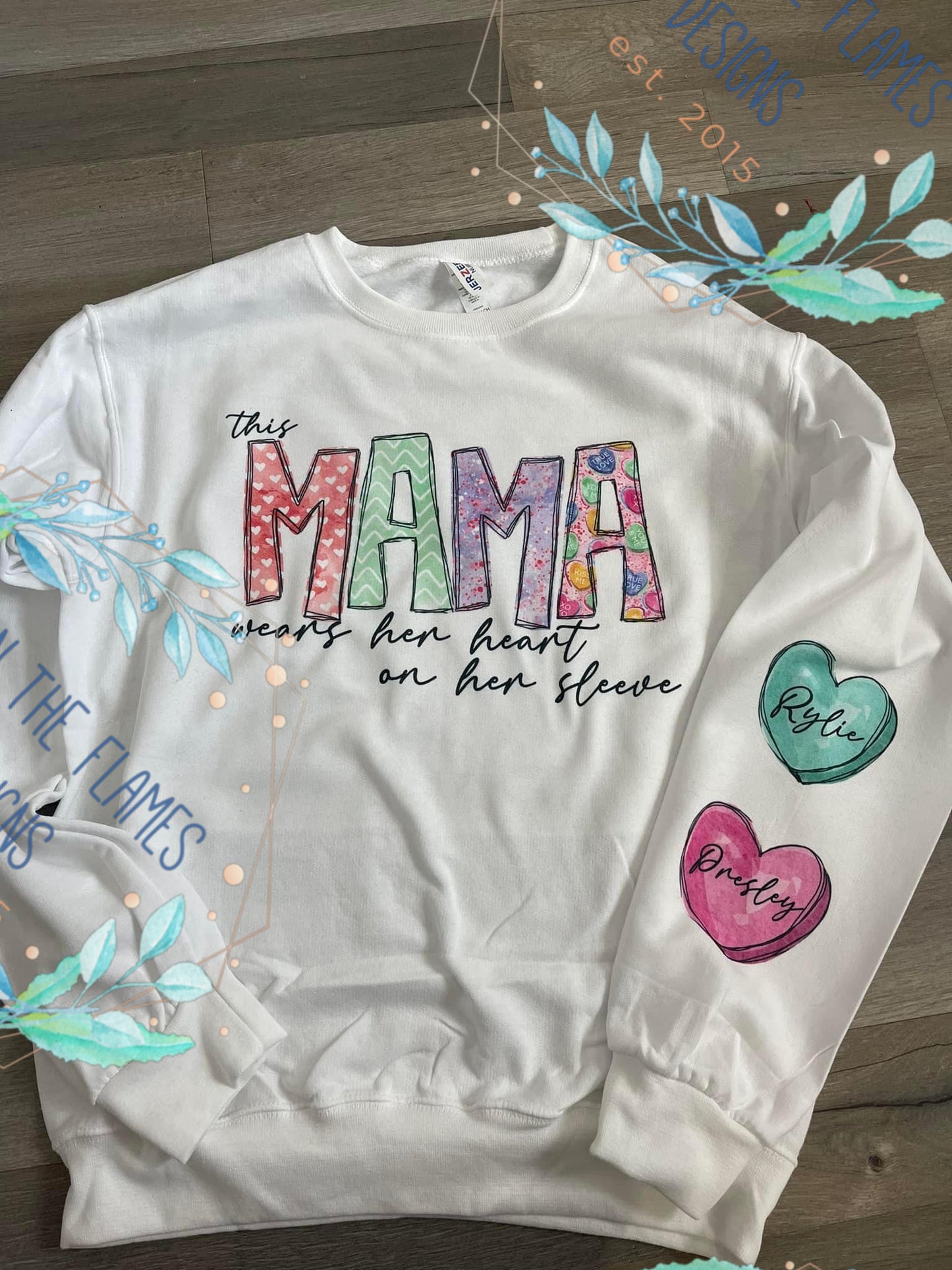 This MAMA wears her heart on her sleeve Tee/Sweatshirt